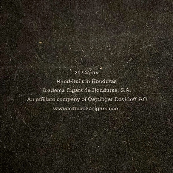 Opened / empty Camacho Connecticut cigar box - Picture 5 of 6